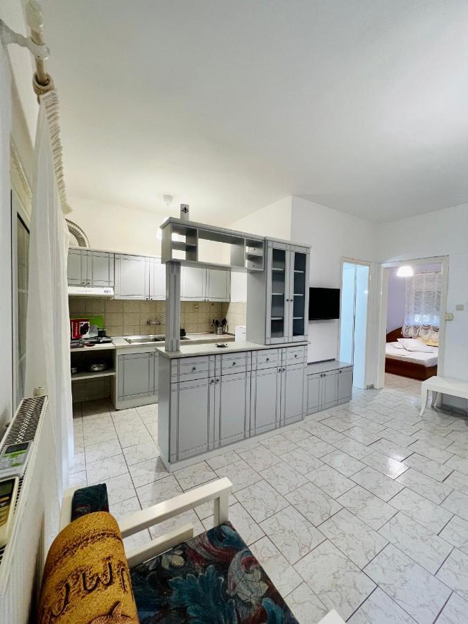 Atlantis Apartments Vrasná Екстериор снимка