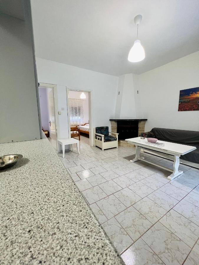 Atlantis Apartments Vrasná Екстериор снимка
